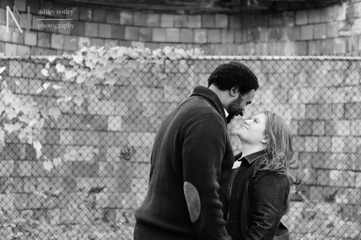 Engagement session in Gatineau by the Museum of Civilization with Georges and Dina in the fall