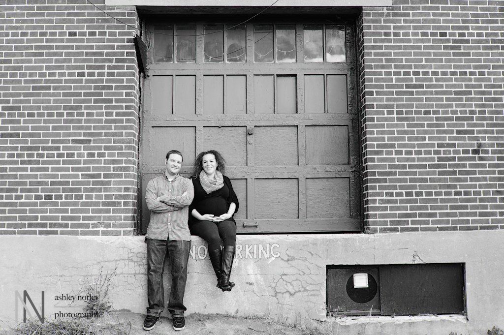 Ottawa maternity session by the Outaouais river near Tunney's Pasture and the Prince of Wales Bridge