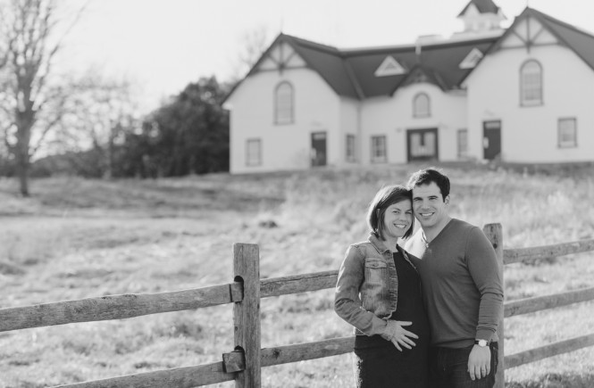 couple in front of la ferme moore in gatineau