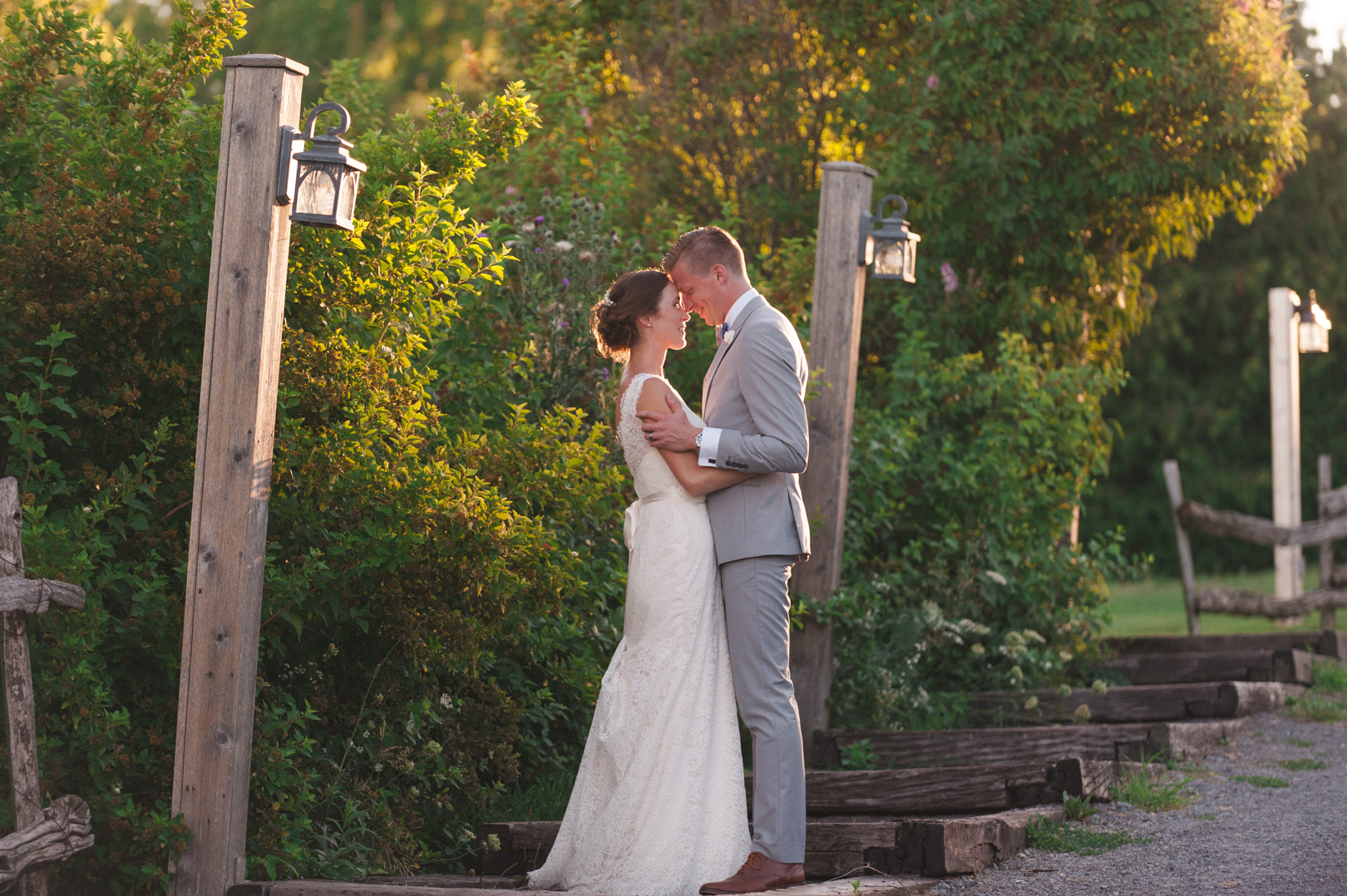 sunset photos of bride and groom at Strathmere in Ottawa, Ontario