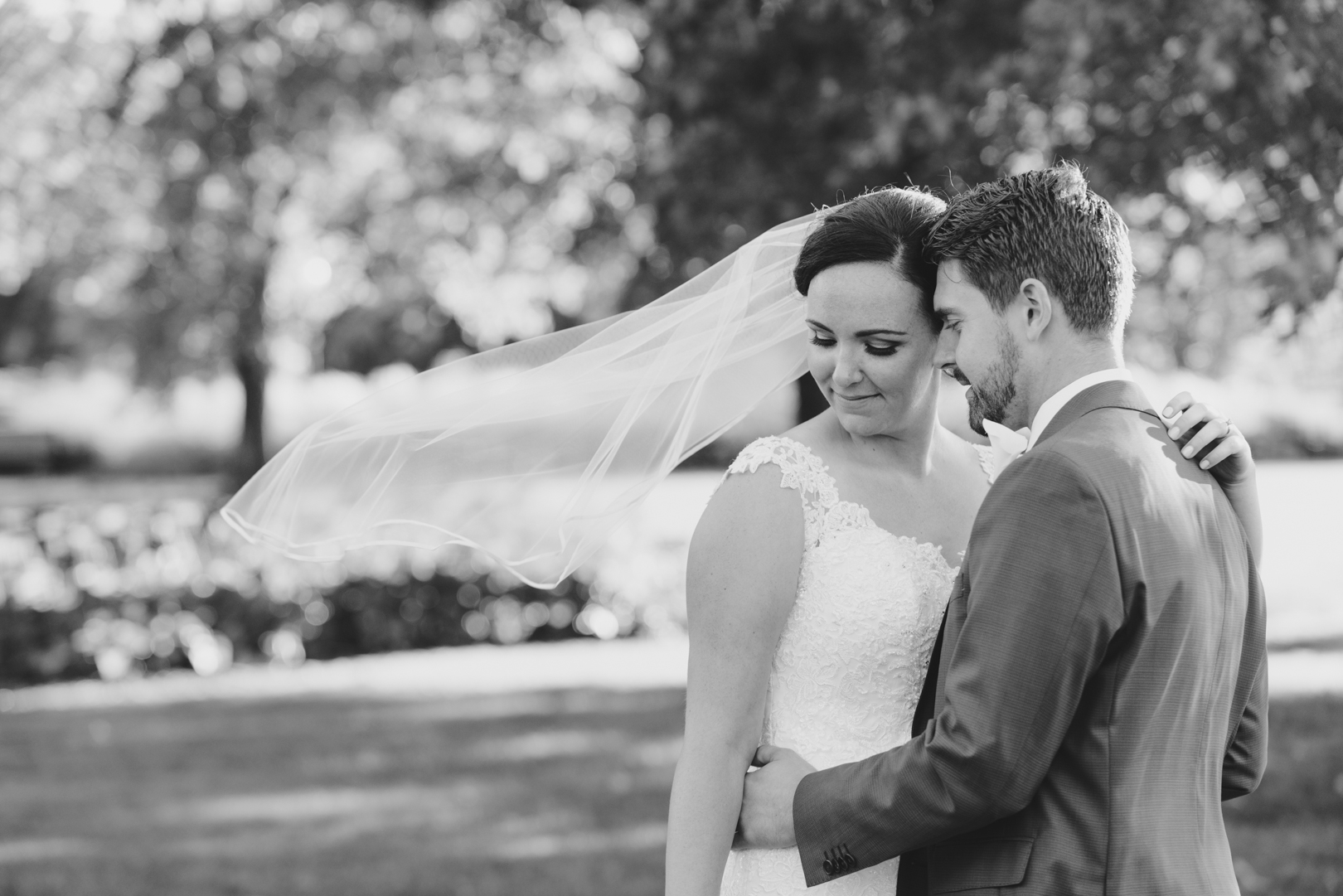 bride and groom at majors hill park at sunset in ottawa