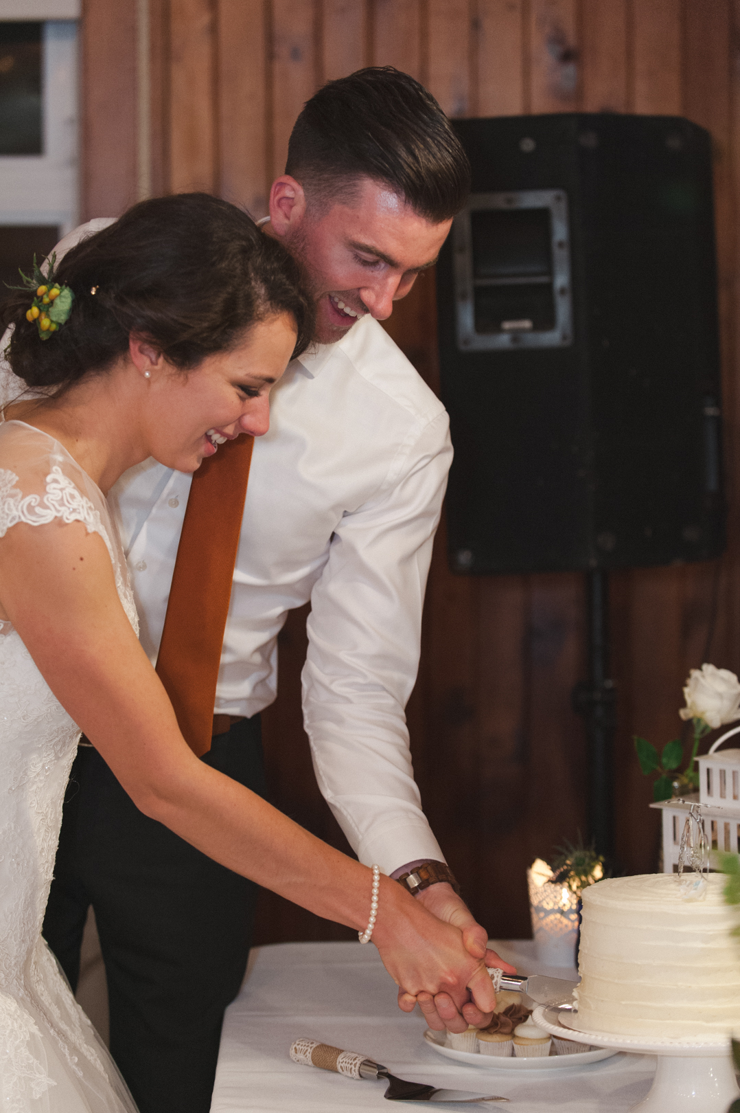 cake cutting at britannia yacht club wedding