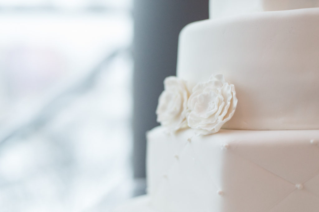 White wedding cake by Denilicious