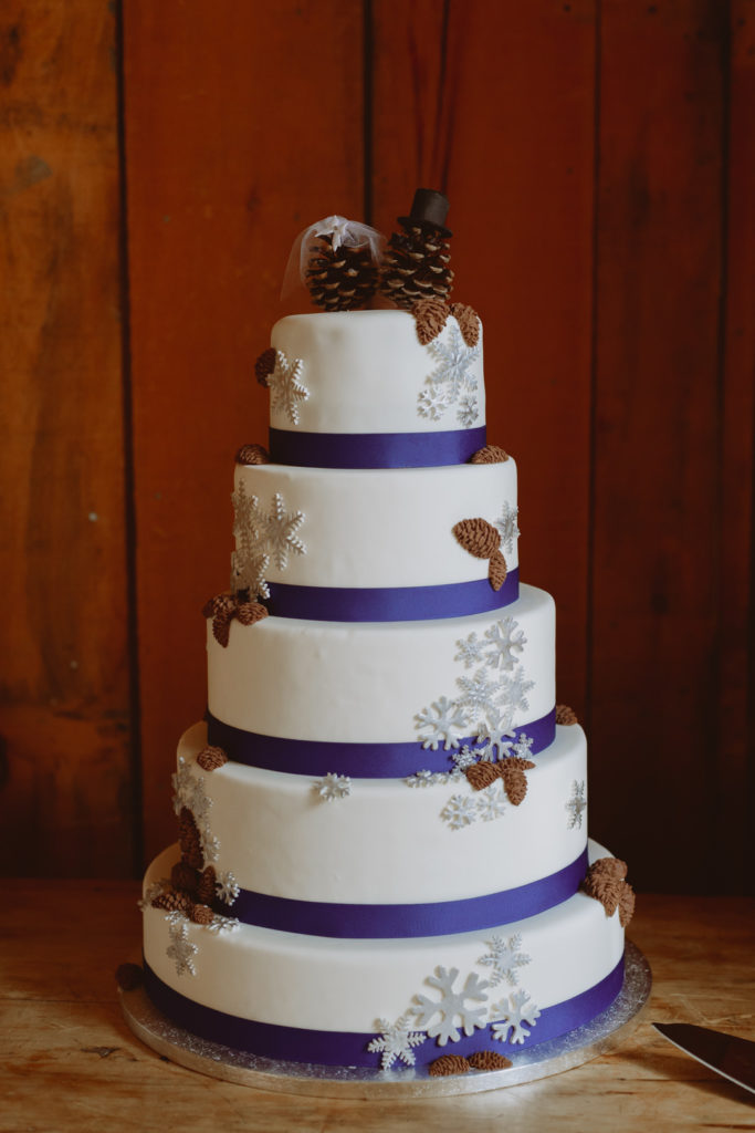Blue and white wedding cake with pinecones
