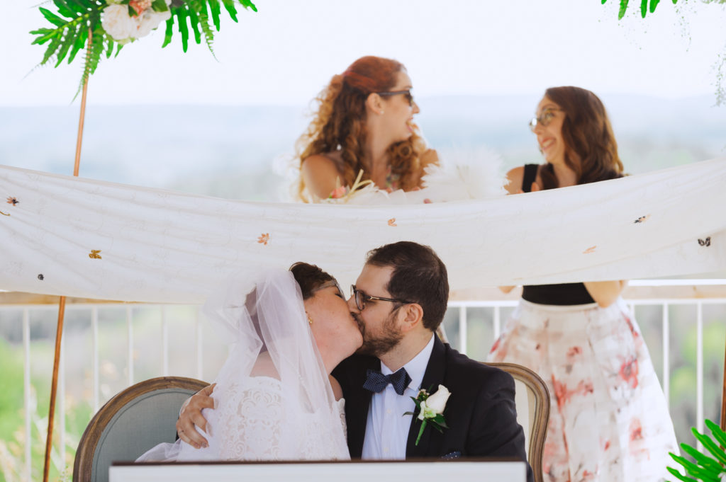 first kiss during persian wedding ceremony