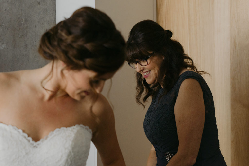bride's mother seeing the bride in her dress for the first time