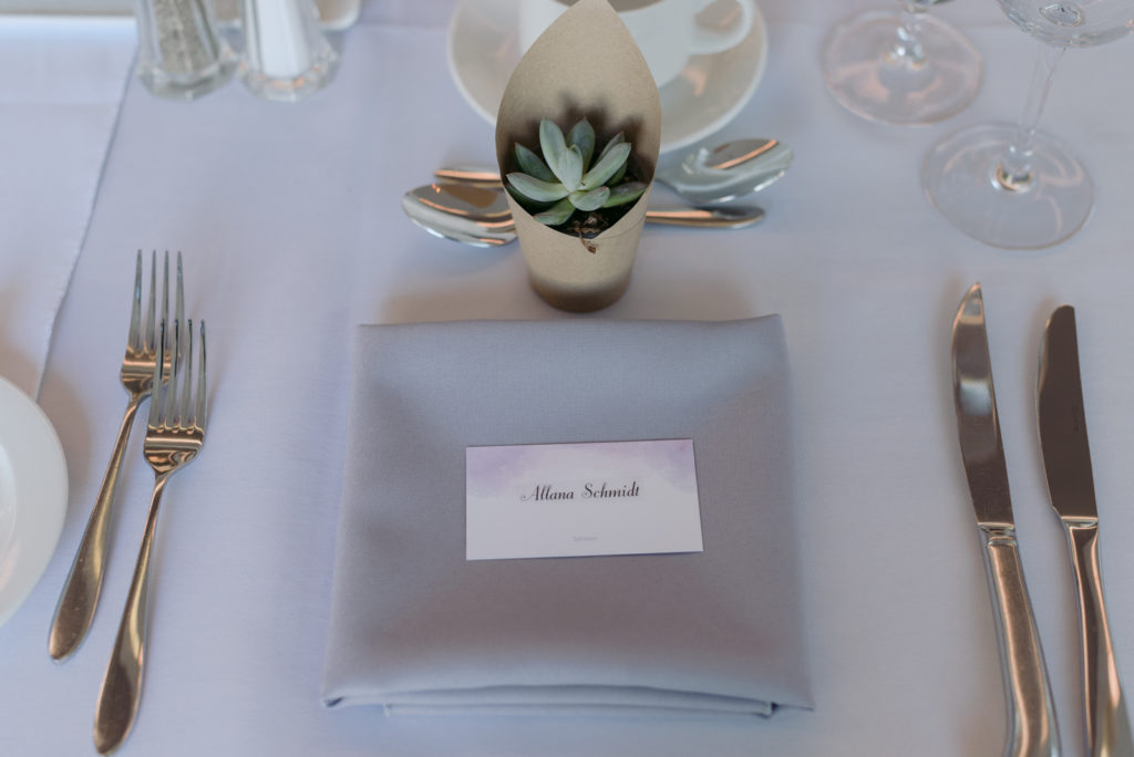 place setting at head table