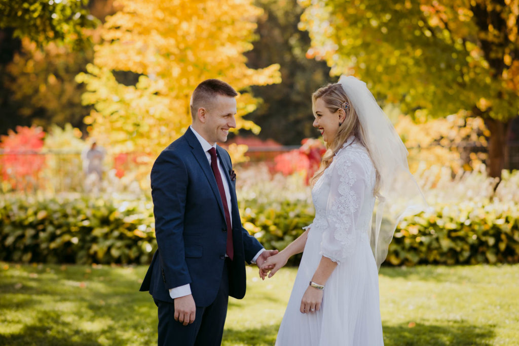 bride and groom first look during fall wedding at majors hill park