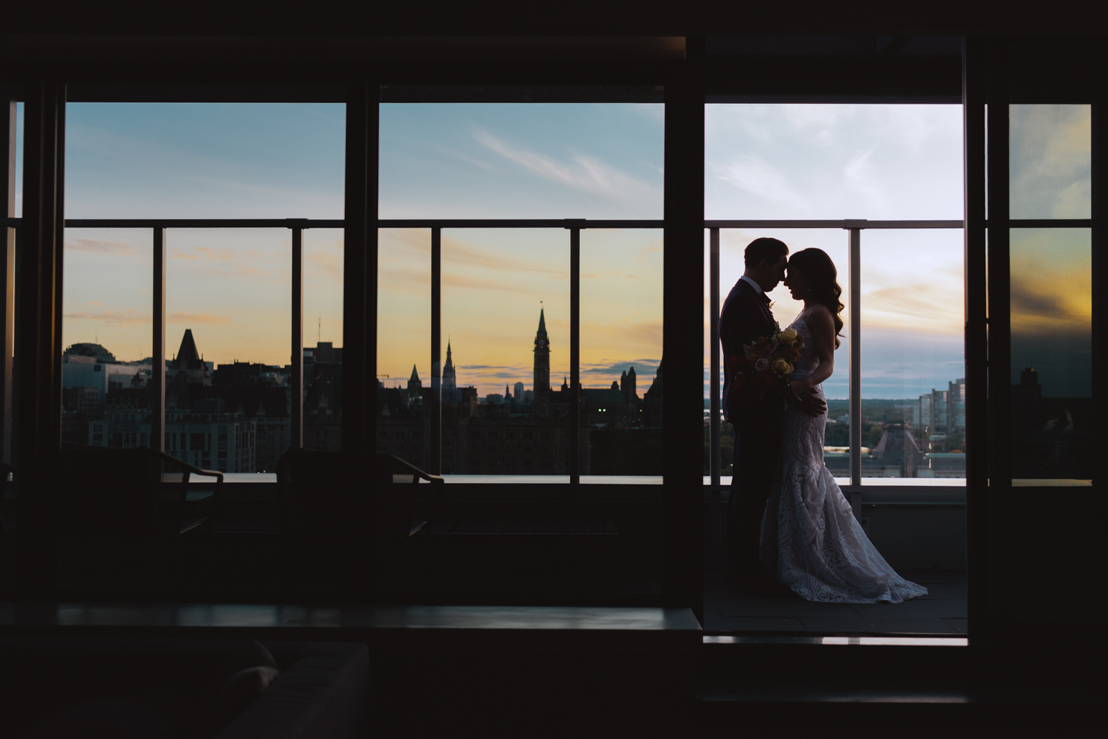 bride and groom silhouette at sunset on the rooftop of the andaz hotel